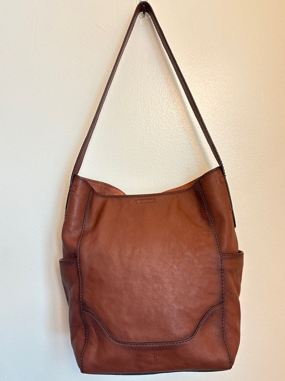 FRYE Leather Shoulder Hobo Bag in Chestnut Brown